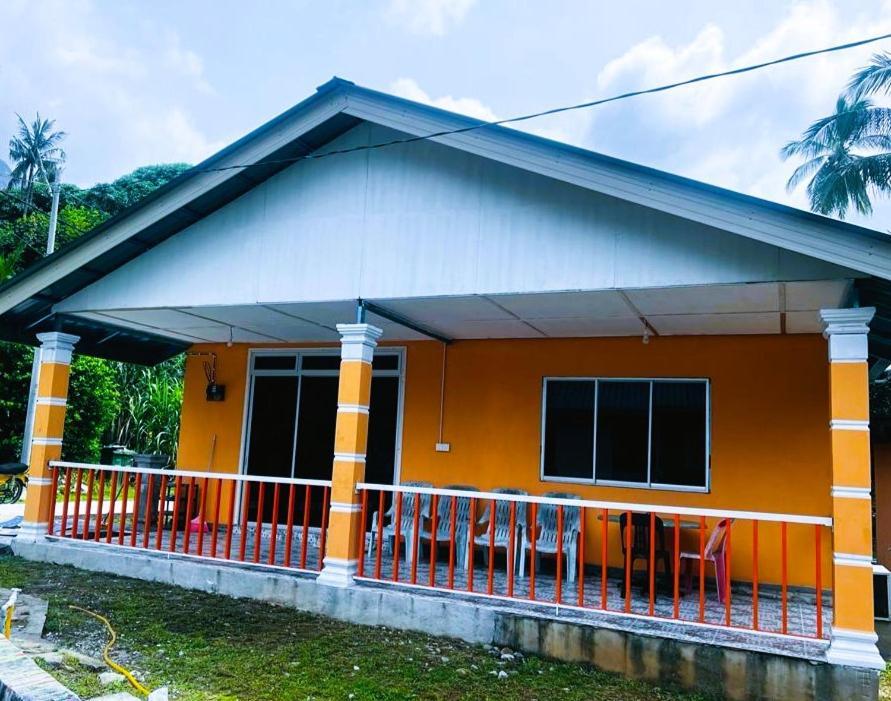 Mukut Coral Chalet Kampong Mukut Екстер'єр фото