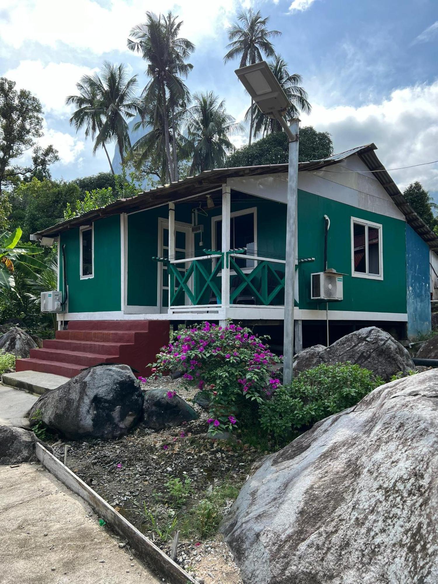 Mukut Coral Chalet Kampong Mukut Екстер'єр фото