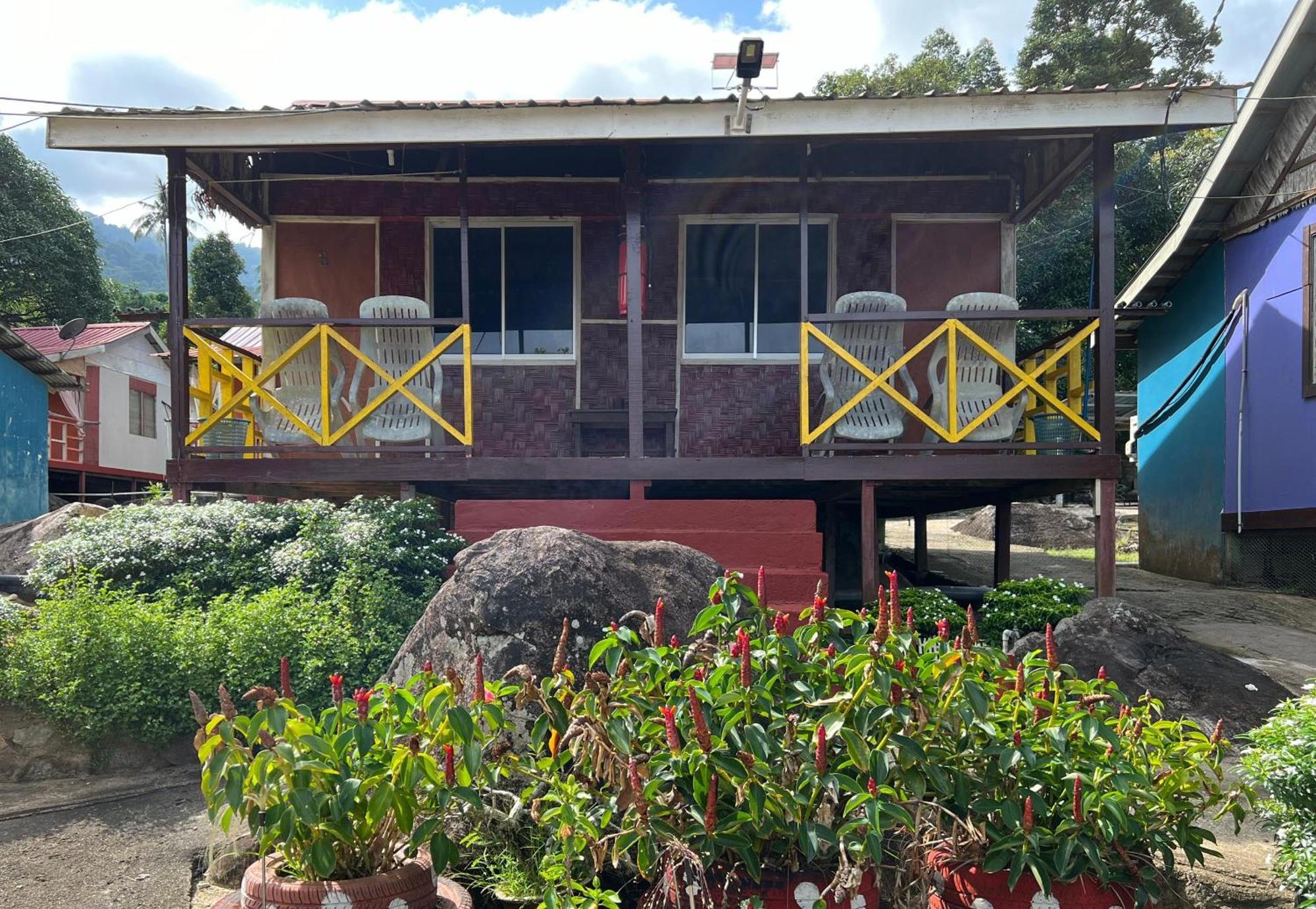 Mukut Coral Chalet Kampong Mukut Екстер'єр фото